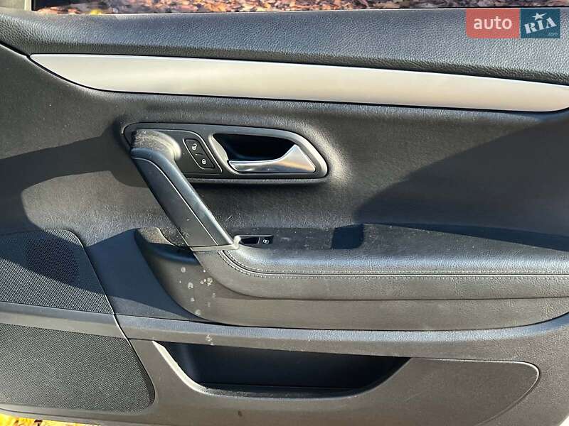 Купе Volkswagen CC / Passat CC 2009 в Києві