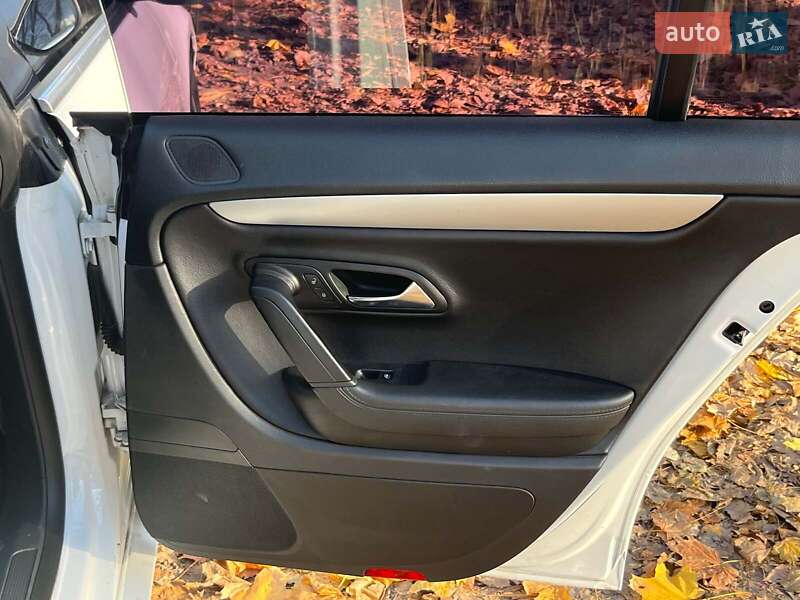 Купе Volkswagen CC / Passat CC 2009 в Києві
