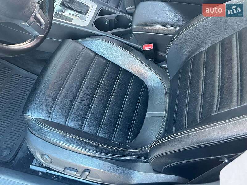 Купе Volkswagen CC / Passat CC 2009 в Києві