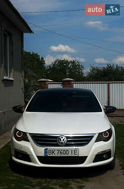 Купе Volkswagen CC / Passat CC 2011 в Сарнах
