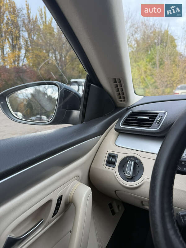 Купе Volkswagen CC / Passat CC 2011 в Киеве