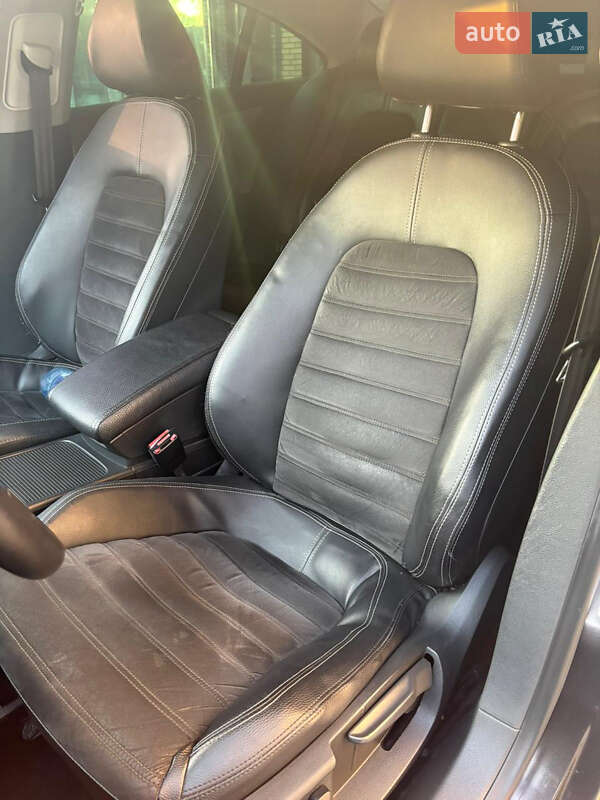 Купе Volkswagen CC / Passat CC 2010 в Києві