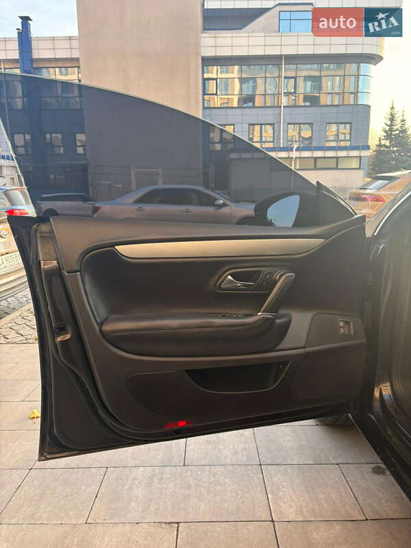 Купе Volkswagen CC / Passat CC 2010 в Києві
