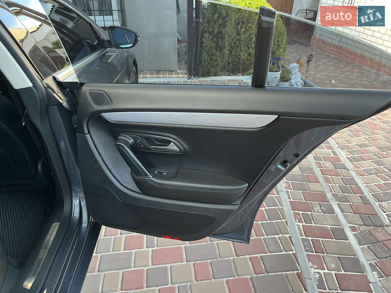 Купе Volkswagen CC / Passat CC 2012 в Магдалинівці