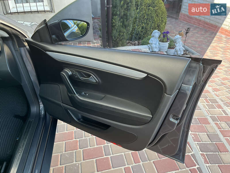 Купе Volkswagen CC / Passat CC 2012 в Магдалинівці