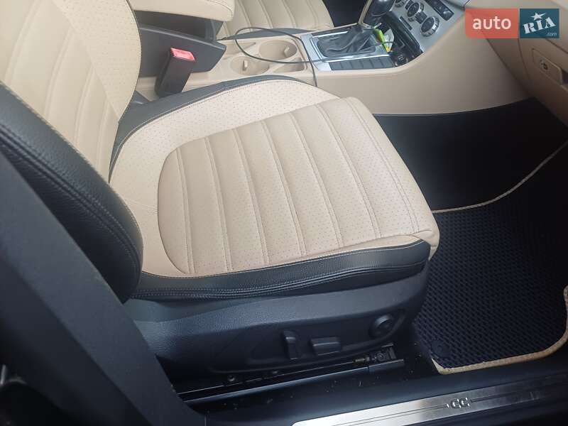 Купе Volkswagen CC / Passat CC 2012 в Києві