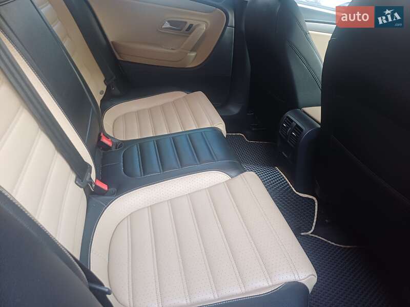 Купе Volkswagen CC / Passat CC 2012 в Києві