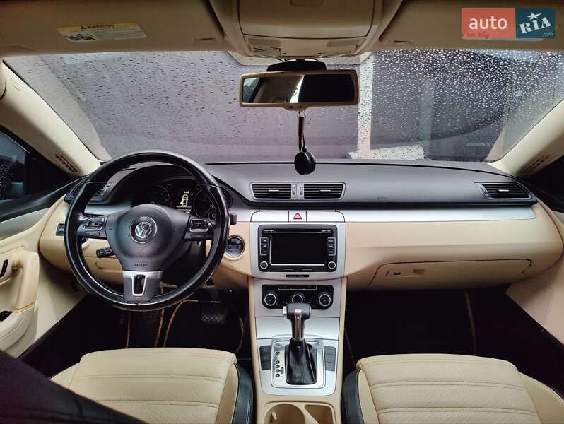 Купе Volkswagen CC / Passat CC 2009 в Чернівцях