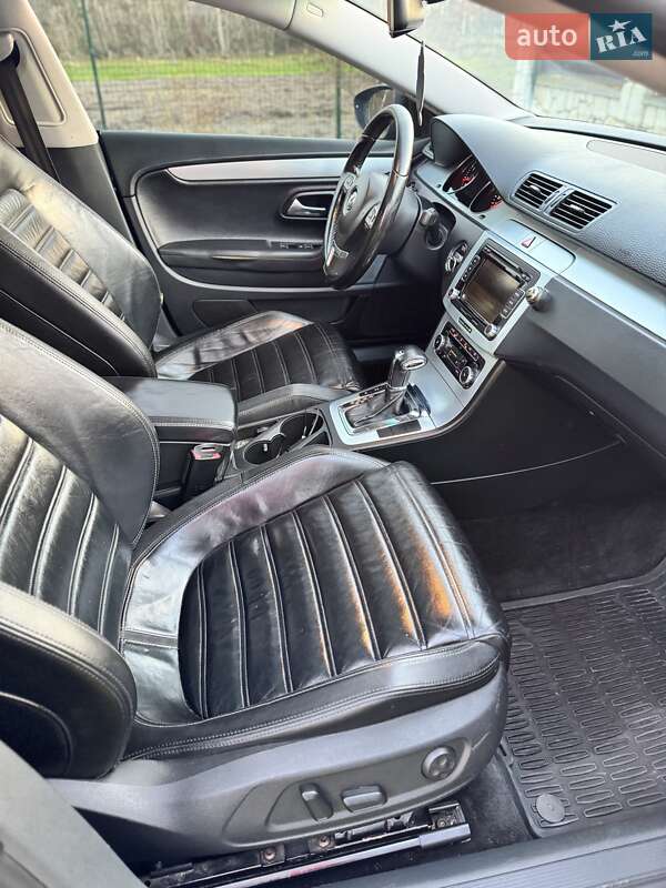 Купе Volkswagen CC / Passat CC 2010 в Львові