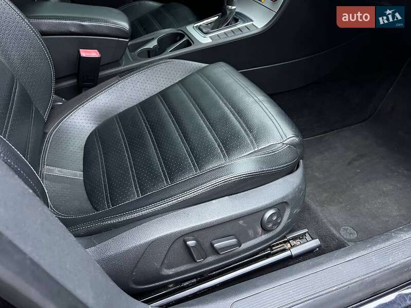 Купе Volkswagen CC / Passat CC 2010 в Киеве