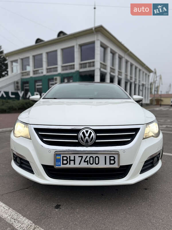 Купе Volkswagen CC / Passat CC 2010 в Киеве