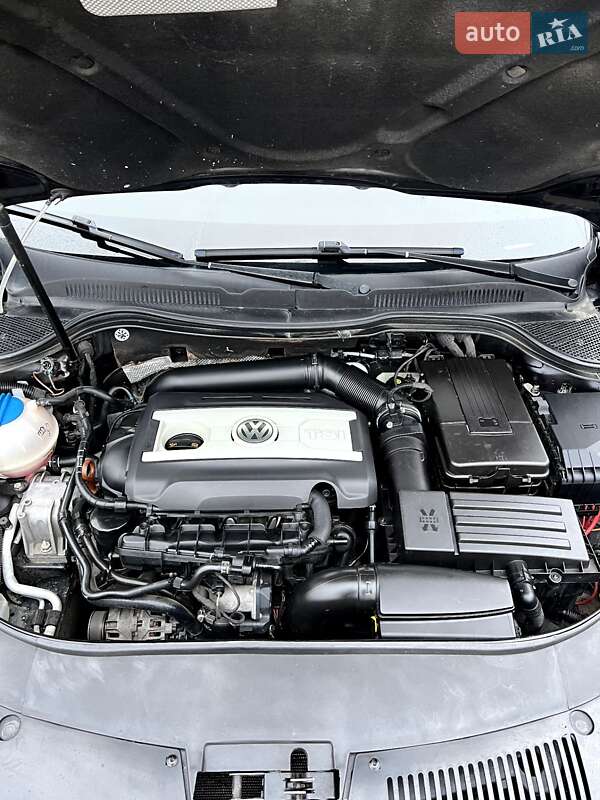 Купе Volkswagen CC / Passat CC 2012 в Валках