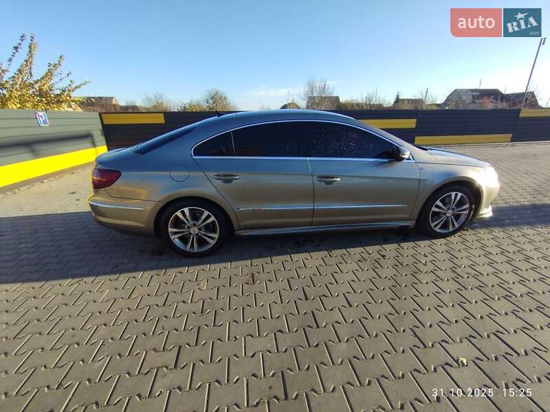 Купе Volkswagen CC / Passat CC 2010 в Липовце