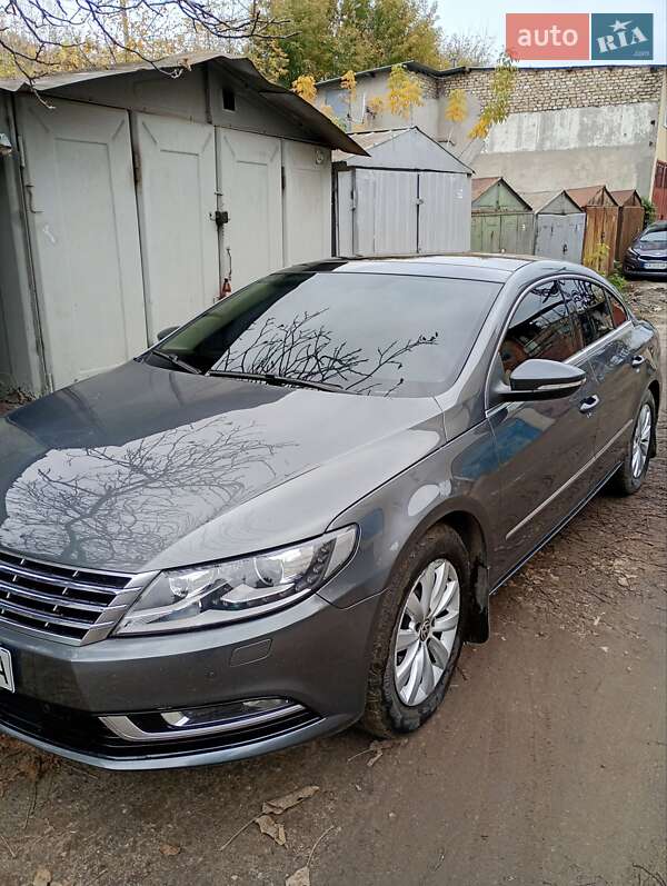 Купе Volkswagen CC / Passat CC 2015 в Києві