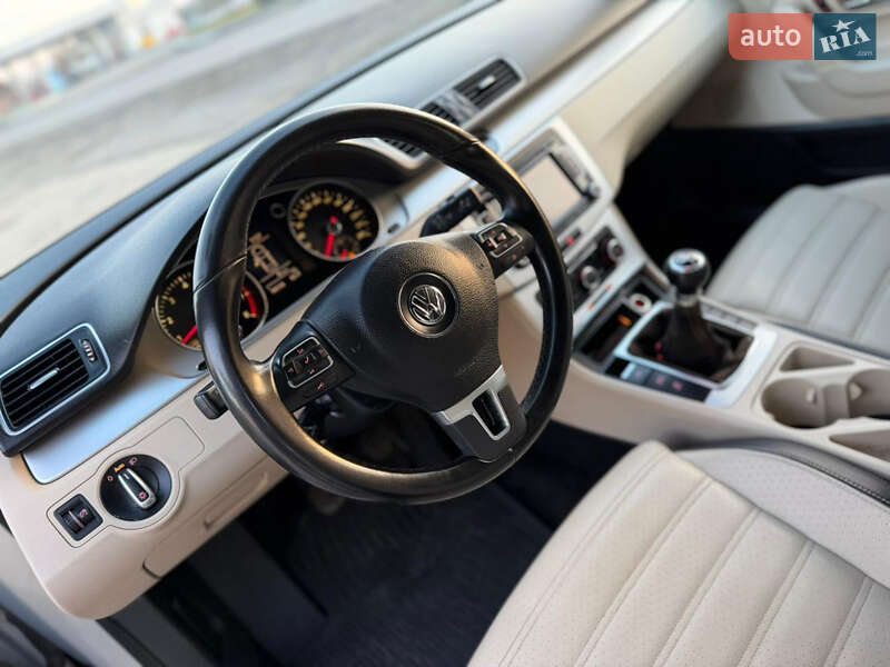 Купе Volkswagen CC / Passat CC 2011 в Хусте