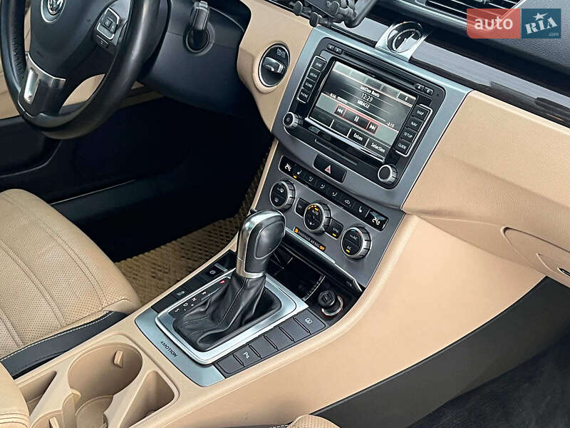 Купе Volkswagen CC / Passat CC 2012 в Києві