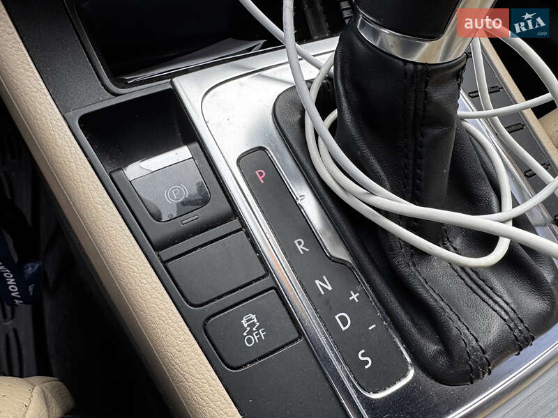 Купе Volkswagen CC / Passat CC 2012 в Киеве