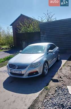 Купе Volkswagen CC / Passat CC 2010 в Староконстантинове