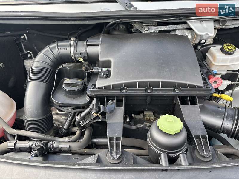 Грузовой фургон Volkswagen Crafter 2016 в Нововолынске