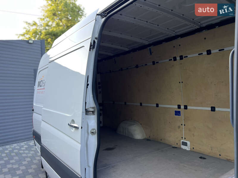 Грузовой фургон Volkswagen Crafter 2014 в Черновцах