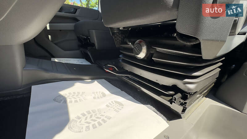 Вантажний фургон Volkswagen Crafter 2017 в Сваляві