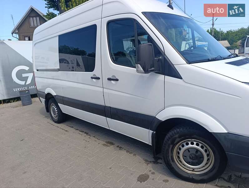 Вантажопасажирський фургон Volkswagen Crafter 2015 в Чернівцях