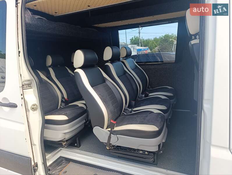 Вантажопасажирський фургон Volkswagen Crafter 2015 в Чернівцях