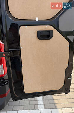 Грузовой фургон Volkswagen Crafter 2022 в 