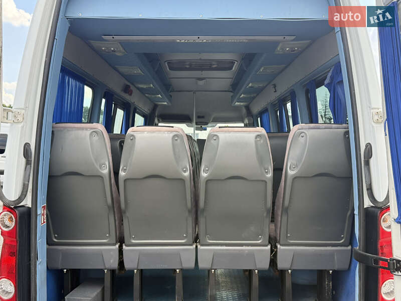 Туристический / Междугородний автобус Volkswagen Crafter 2009 в Староконстантинове