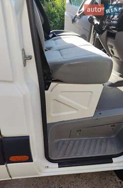Грузовой фургон Volkswagen Crafter 2011 в 