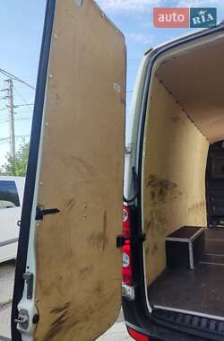 Грузовой фургон Volkswagen Crafter 2011 в 