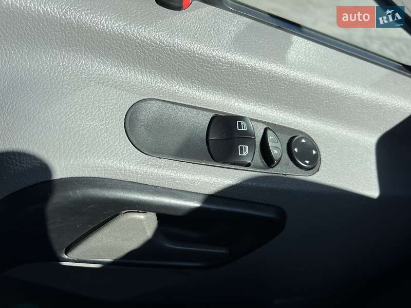 Автовоз Volkswagen Crafter 2015 в Володимирі