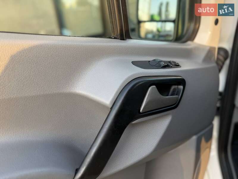 Грузовой фургон Volkswagen Crafter 2012 в Киеве