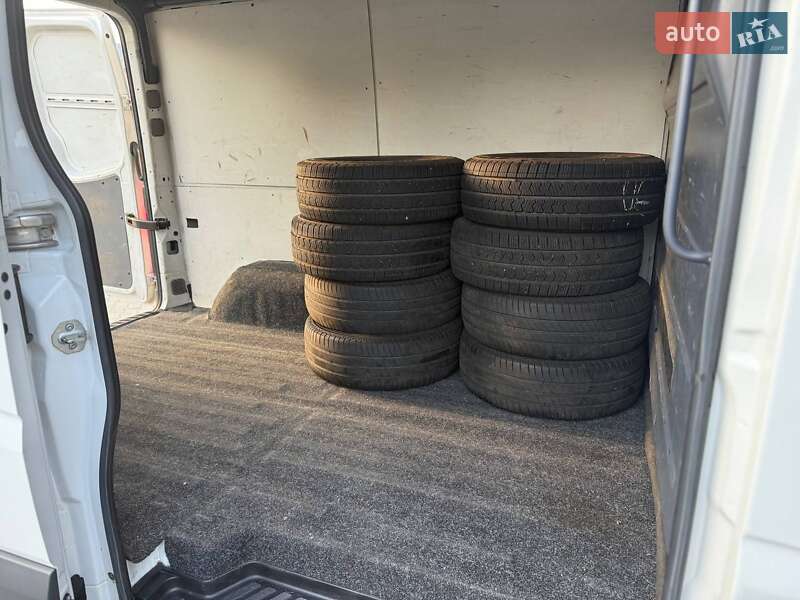 Грузовой фургон Volkswagen Crafter 2012 в Киеве