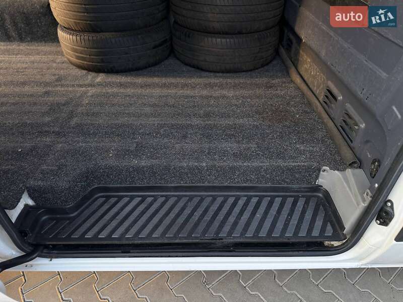 Грузовой фургон Volkswagen Crafter 2012 в Киеве