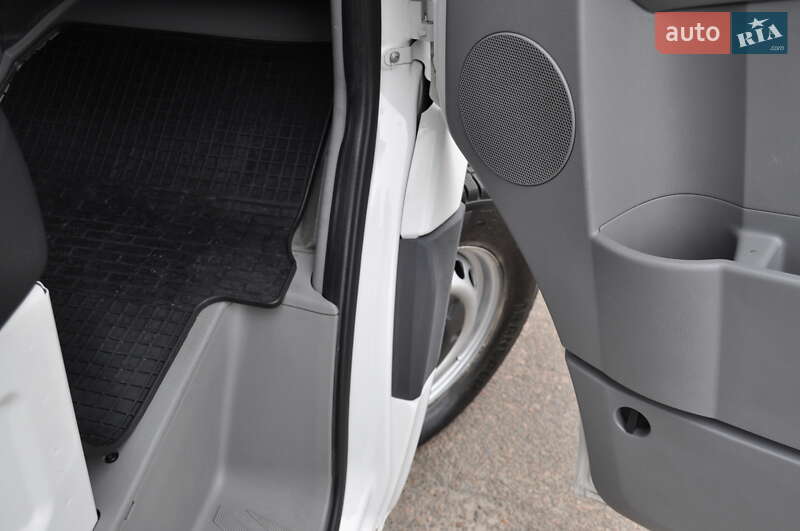 Грузовой фургон Volkswagen Crafter 2014 в Киеве