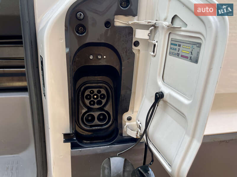 Вантажопасажирський фургон Volkswagen Crafter 2019 в Житомирі