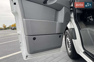 Вантажний фургон Volkswagen Crafter 2015 в 