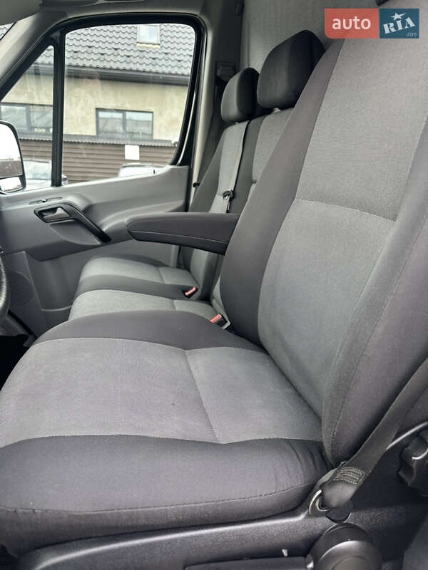 Вантажний фургон Volkswagen Crafter 2016 в Дубні