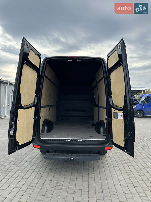 Вантажний фургон Volkswagen Crafter 2016 в Дубні