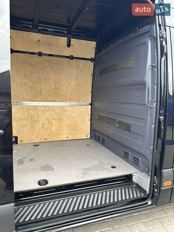 Вантажний фургон Volkswagen Crafter 2016 в Дубні