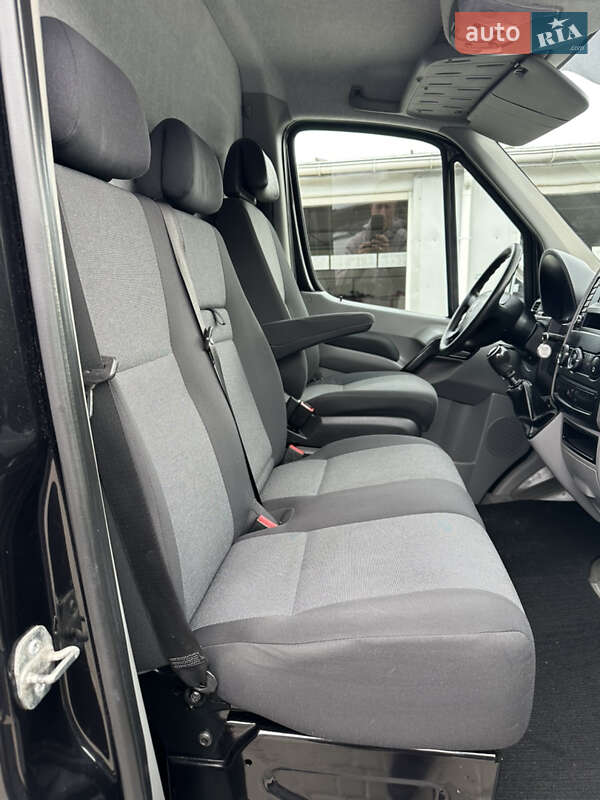 Вантажний фургон Volkswagen Crafter 2016 в Дубні