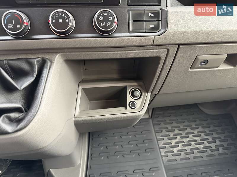 Вантажний фургон Volkswagen Crafter 2018 в Чернівцях