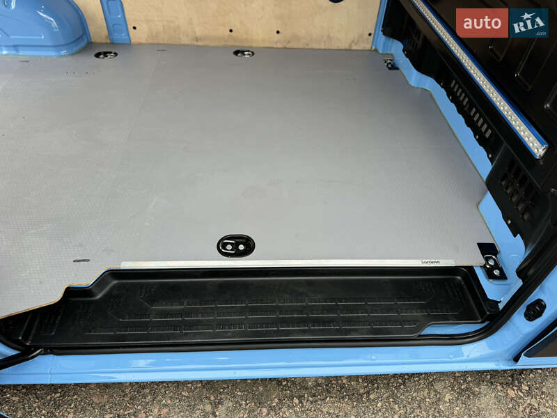 Грузовой фургон Volkswagen Crafter 2021 в Киеве