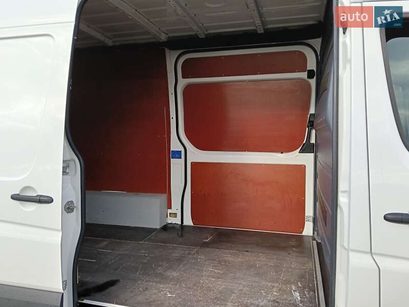 Вантажний фургон Volkswagen Crafter 2015 в Почаєві