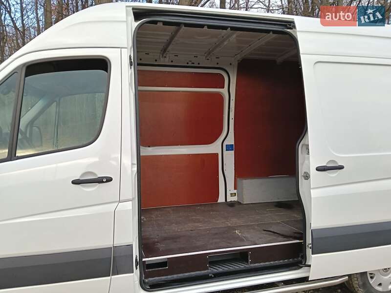 Вантажний фургон Volkswagen Crafter 2015 в Почаєві
