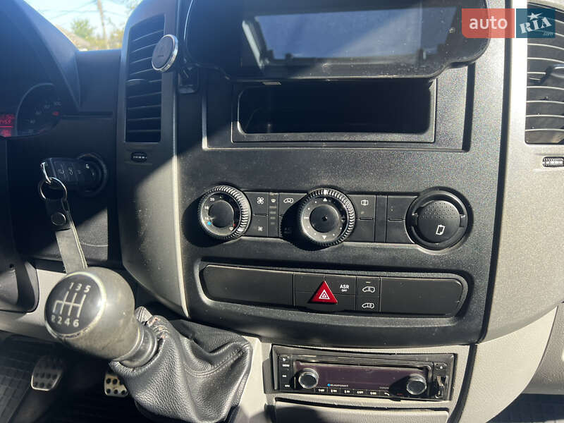 Грузовой фургон Volkswagen Crafter 2013 в Черновцах