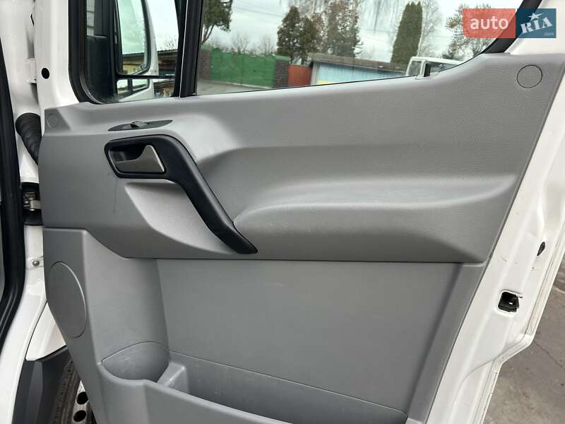 Вантажний фургон Volkswagen Crafter 2014 в Рівному
