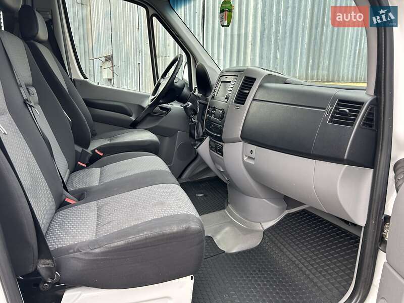 Вантажний фургон Volkswagen Crafter 2014 в Рівному