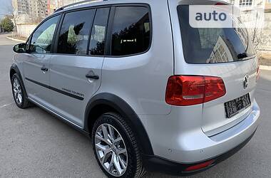 Минивэн Volkswagen Cross Touran 2015 в 